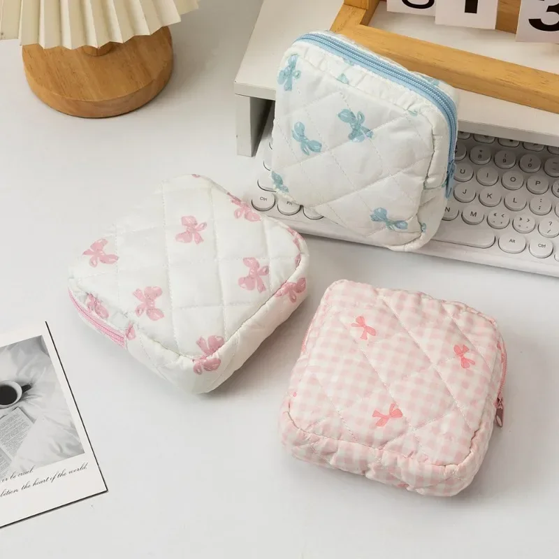 Heart Print Sanitary Napkins S - đánh giá và giá Tech Accessories Kit